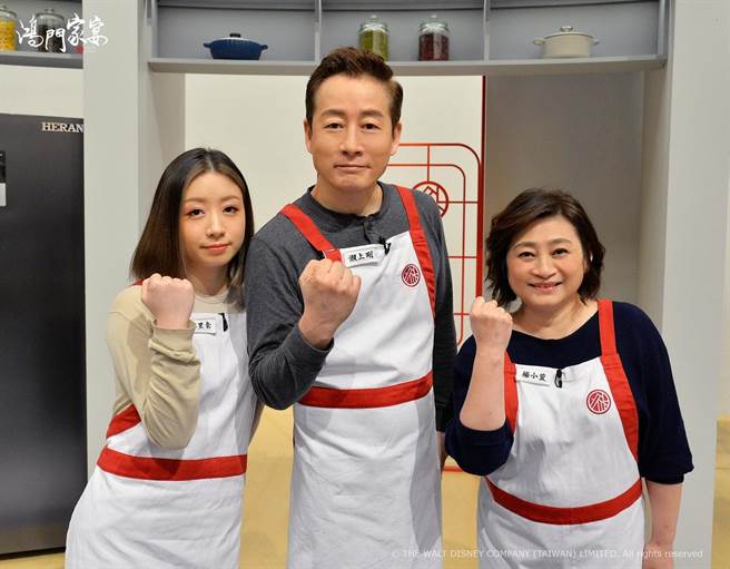 瀨上剛（中）帶來爸爸最愛的「不用配飯的控肉」。（衛視提供）