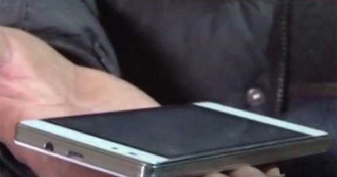 导致女子死亡的手机并非是知名品牌产品。（图／翻摄自网易新闻）