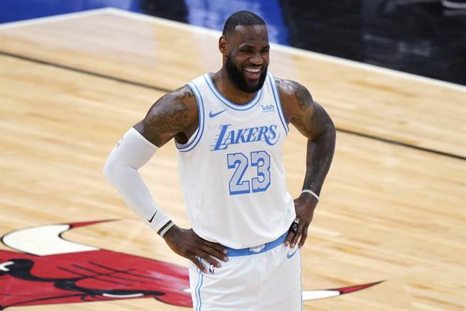 詹姆斯连续第7年攻占NBA球员年收入排行榜首位。(美联社)