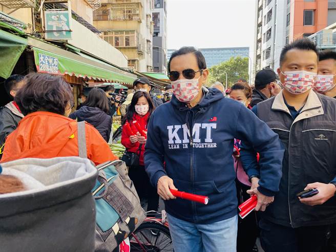 綠攜手時力想改國徽 藍堅定反對 馬英九：黨徽比國徽還早。（吳康瑋攝）