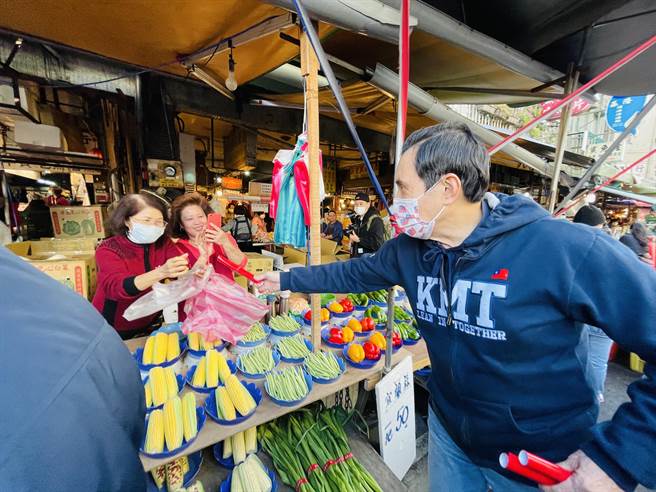 綠攜手時力想改國徽 藍堅定反對 馬英九：黨徽比國徽還早。（吳康瑋攝）