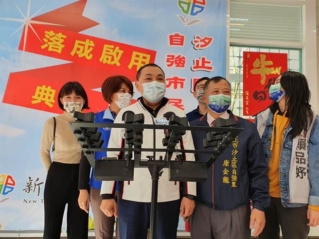 新北市长侯友宜今（30日）表示，施打疫苗期程绝对不如我们想的乐观，并非下个月就可以，还会再拖一段时间。（叶书宏摄）