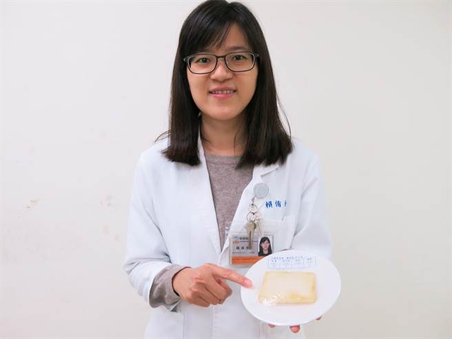 萝卜糕当正餐吃，丰原医院营养师提醒血糖易飙升。（陈淑娥摄）