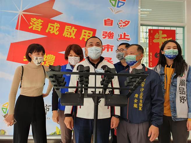 国内新冠肺炎疫情严峻，新北市长侯友宜今（30日）出席市政行程表示，过年期间行程不会减少。（叶书宏摄）