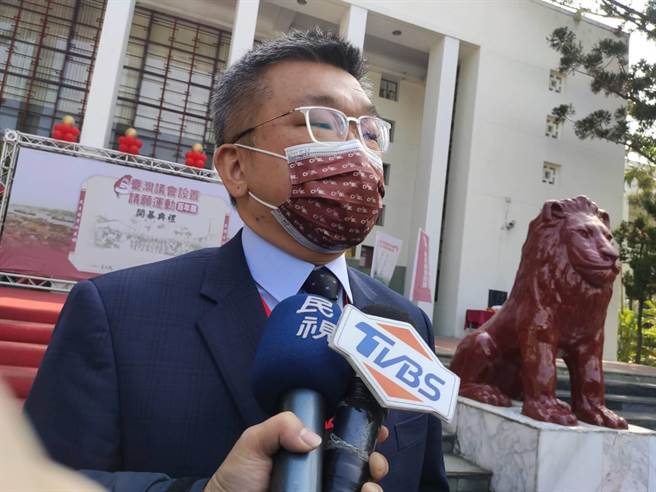 立法院副院长蔡其昌表示，让燃气上场，让燃媒退场。（张妍溱摄）