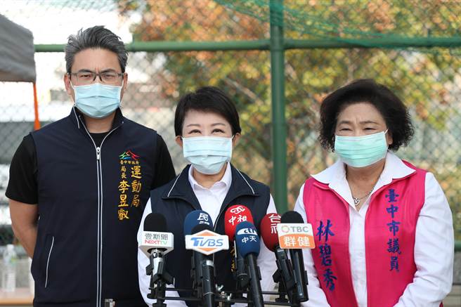 卢秀燕表示，中火的机组就会只增不减、越来越多，空气会变糟。（翻摄照片／张妍溱台中传真）