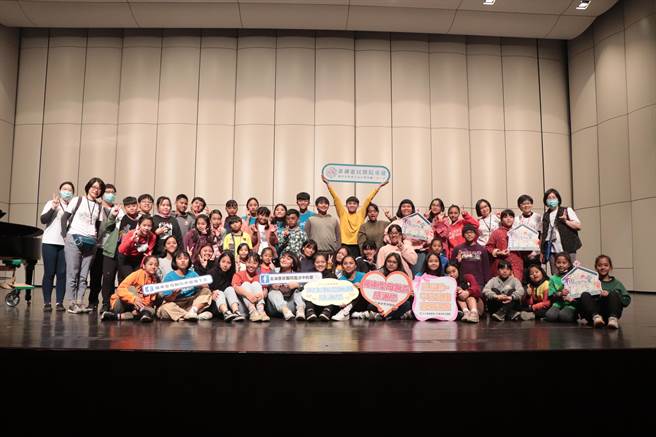 澎湖惠民醫院為展開辛苦重建計畫，今天下午在高雄大東文化藝術中心舉辦「風沙中的愛-澎湖惠民醫院重建公益音樂會」。（惠民醫院提供／柯宗緯高雄傳真）