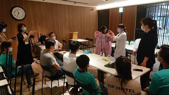 台中市观旅局强化居家检疫替代所查核，落实防疫及守护全民健康。（台中市观旅局提供／陈淑娥台中传真）