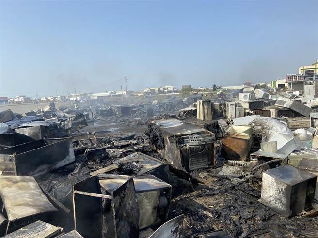 彰化消防第三大隊共出動5個消防分隊，迅速在20分鐘控制火勢。（彰化縣消防局提供／謝瓊雲彰化傳真）