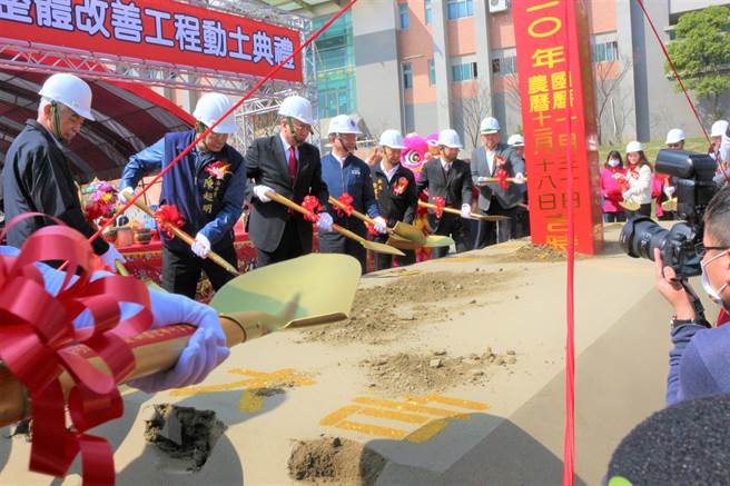 苗30线联大路整体改善工程30日举办动土典礼，交通部长林佳龙、教育部长潘文忠、苗栗县长徐耀昌等人出席。（巫静婷摄）