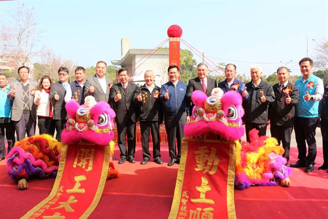 苗30线联大路整体改善工程30日举办动土典礼，交通部长林佳龙、教育部长潘文忠、苗栗县长徐耀昌等人出席。（巫静婷摄）