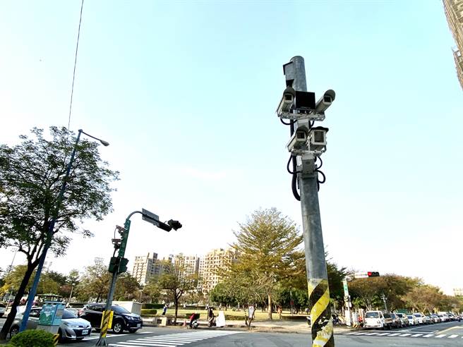 台中市警察局表示，台中市录影监视系统自1999年起建置，目前计有6860组、2万9655支镜头，24小时不间断录影，建构电子城墙。（卢金足摄）