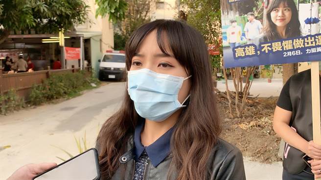 高市议员黄捷呼吁，大家2月6日一定要投下不同意票，「才不会少一席进步派议员」。（柯宗纬摄）