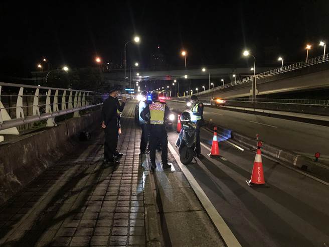 新北市板桥警分局为提升见警率，防制交通事故发生，加强事故肇因防制专案自110年1月28日起至2月3日止。（板桥警分局提供）