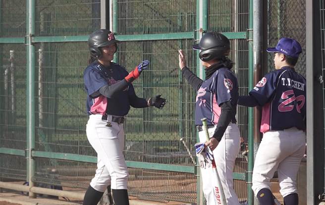第一届女子棒球联赛4强出炉。（台湾女子棒球运动推广协会提供）