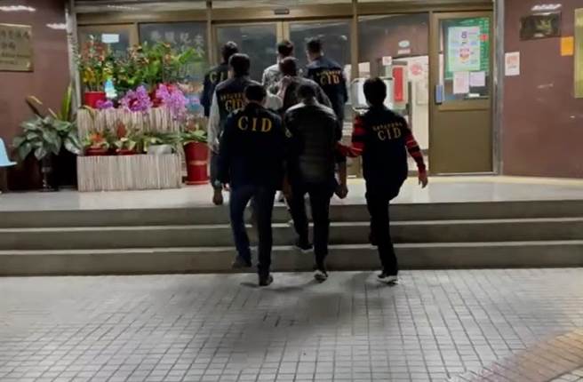 朱姓男子日前被人帶到杉林區偏僻處，遭人毆傷與逼吃穢物。旗山警方1月30日晚間帶回3名嫌疑人偵辦。（翻攝照片／林瑞益高雄傳真）