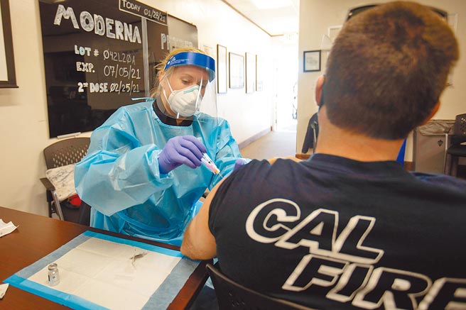 新冠疫情仍煞不住的美国，首度发现传染力更强的南非变种病毒。（路透）