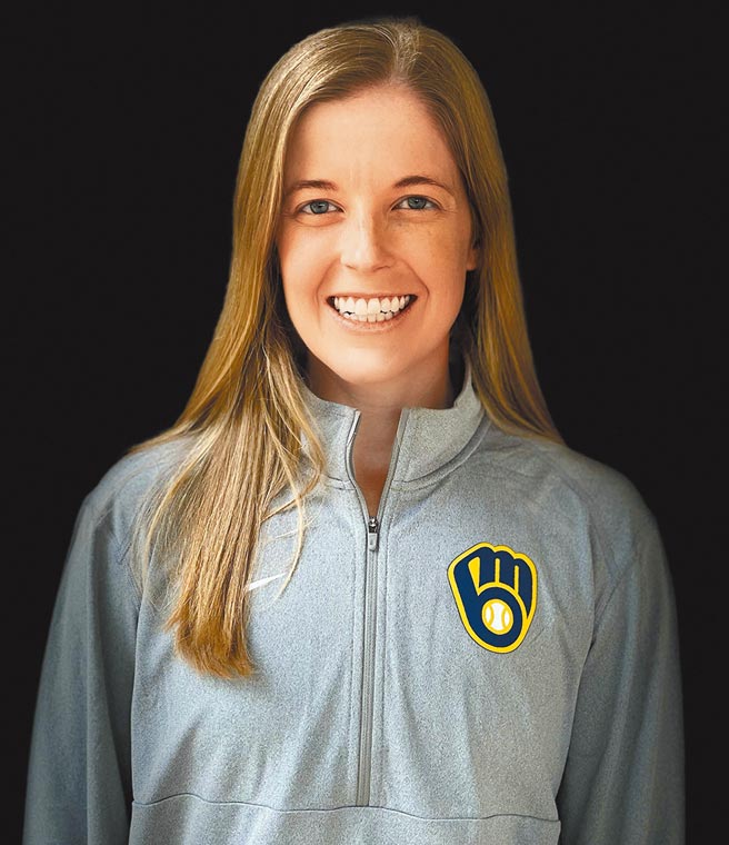 莎拉．古德鲁姆去年10月开始担任酿酒人球团小联盟打击统筹，这是大联盟史上首名担任这个职位的女性。（美联社）