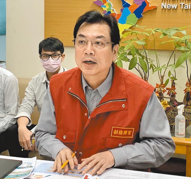 新北市长侯友宜29日宣布最新人事命令，现任新北市副秘书长刘和然接掌新北市副市长，昨起生效。（许哲瑗摄）