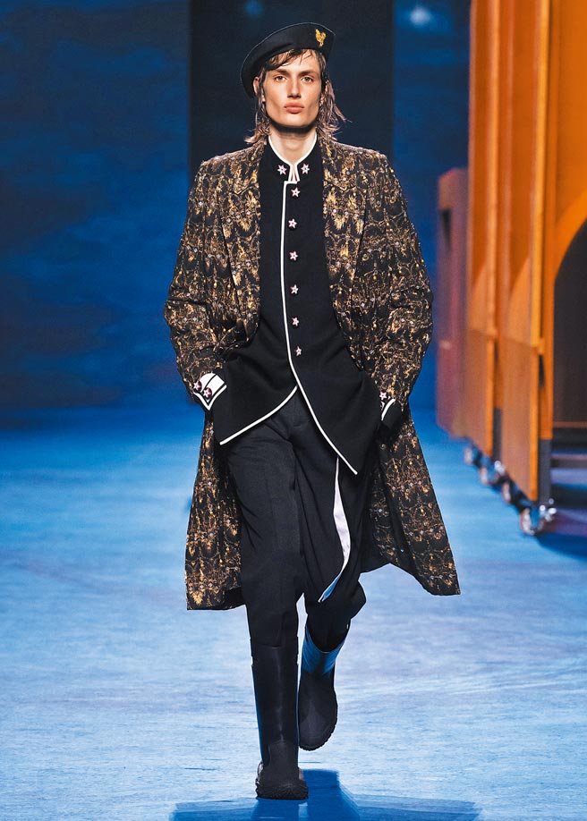 充满典礼仪式感，本季Dior Men装束相当具有高订色彩。（Dior提供）