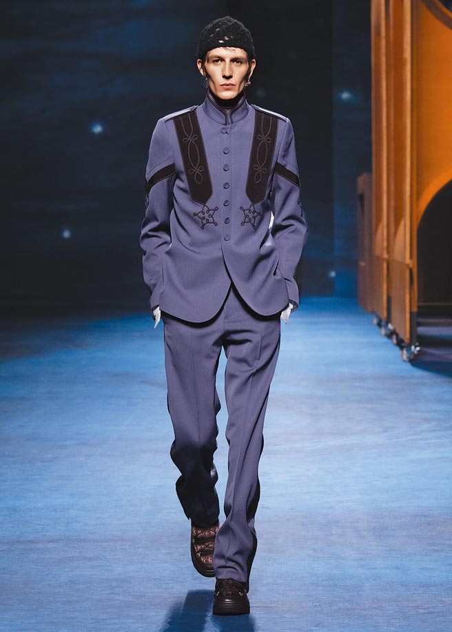 带有神秘占星术色彩的设计，也是本季男装重点。（Dior提供）