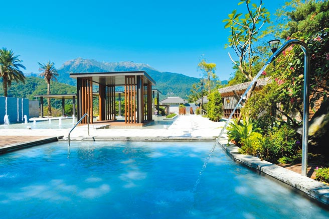 阳明山天籁渡假酒店有近2000坪的露天风吕可泡。（易游网提供）