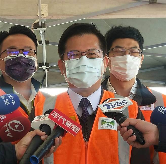 交通长林佳龙表示，做一个政务官或民代都有自己的角色，行程当然都是基于公务相关，每个人都应该自我要求。（陈淑娥摄）