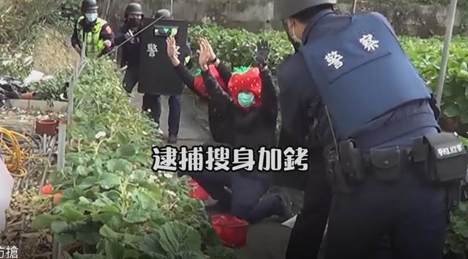 苗栗县警察局大湖分局29日举办金融机构防抢演练。（大湖警分局提供／巫静婷苗栗传真）