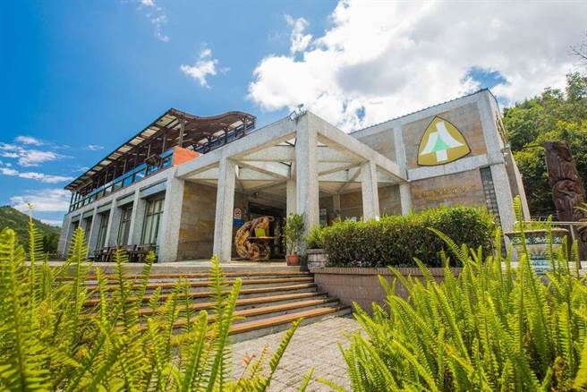 池南國家森林遊樂區園區自然生態豐富，處處可見蝴蝶、紅嘴黑鵯等生物。（縱管處提供／羅亦晽花蓮傳真）