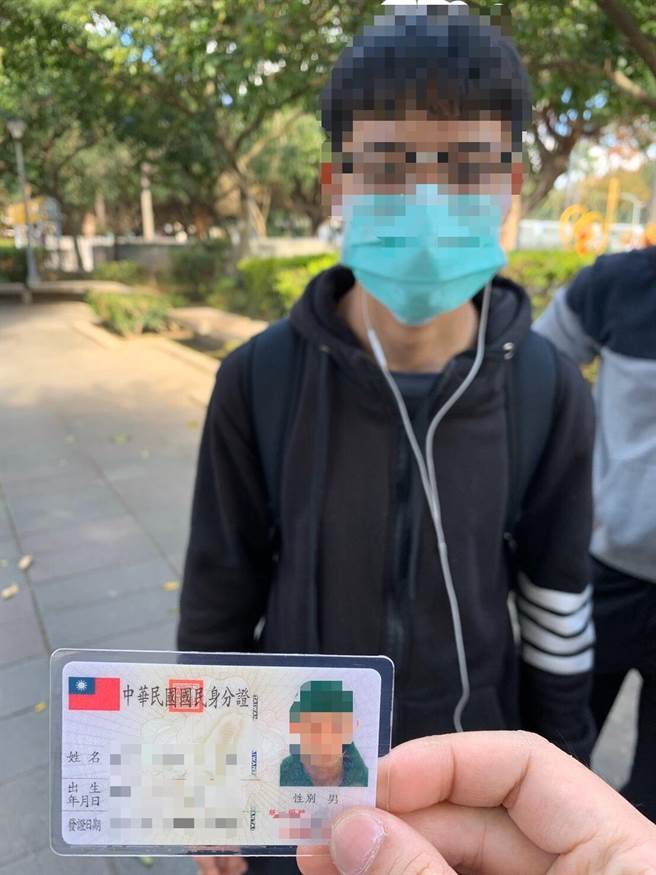 警方当场逮捕潘姓男子，询问才发现是涉世未深的年轻人为了打工赚钱充当车手。（图：警方提供）