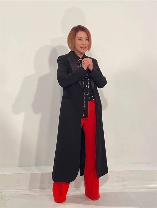 叶瑷菱热唱经典。（中视提供）