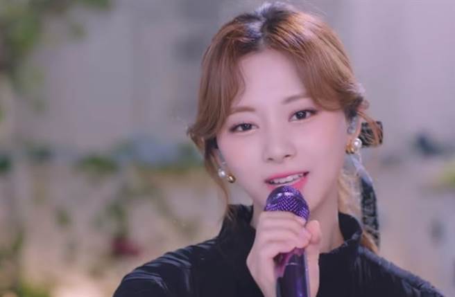 南韓人氣女團「TWICE」以甜美青春形象走紅，其中台灣成員子瑜自出道以來就受到大批粉絲喜愛。（圖／YOUTUBE@TIME）
