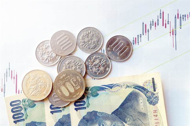 泡沫經濟崩潰以後直到今天，日本人的實際收入在下降。(示意圖/shutterstock)