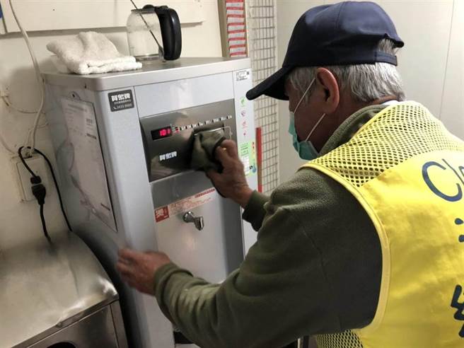 九份老街、游客服务中心消毒状况。（新北市观光局提供／许哲瑗新北传真）