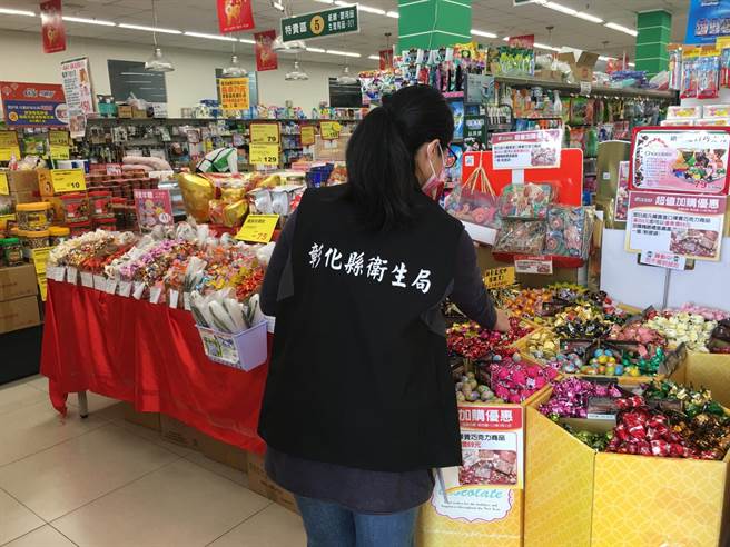 彰化县卫生局为民眾把关食安，进行年节食品第一波稽查，共计抽验113件食品食材，检验出5件蔬果有农药残留。（彰化县卫生局提供／谢琼云彰化传真）