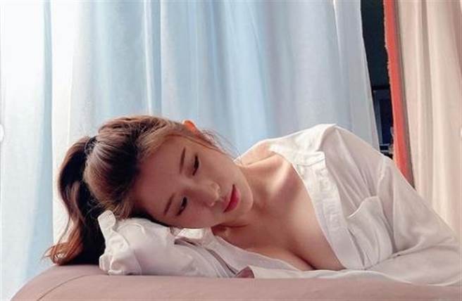 雞排妹主持尾牙時遭到性騷擾。(圖/翻攝自雞排妹IG)