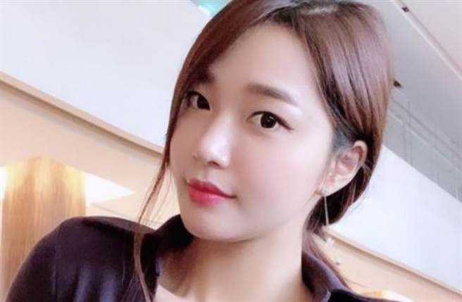 南韩辣妈网红오또맘（ohttomom）近日晒出健身影片大秀超翘的蜜桃臀。（图／IG@ ohttomom）