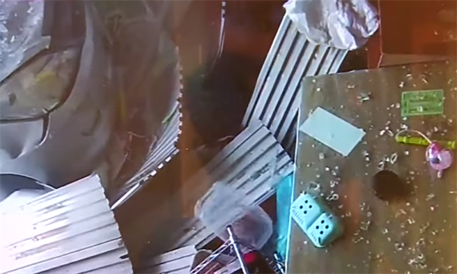 彰化一间槟榔摊在4个月内遭车祸毁摊2次，业主无奈大嘆「也太衰了！」。（图／中视新闻）