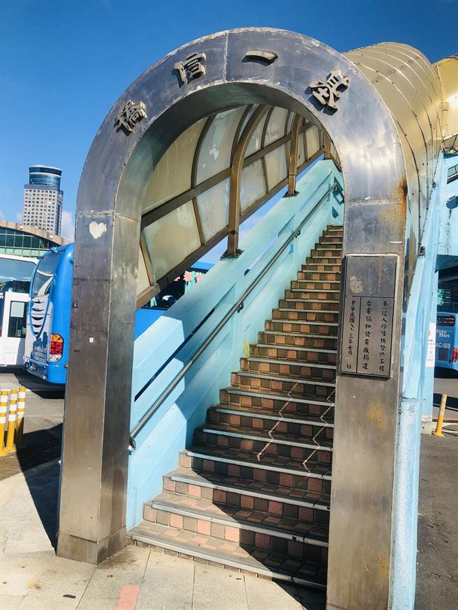 基隆火车站天桥、圆环将走入歷史  部分公车改至南站搭乘 议员提醒别走错！（吴康玮摄）