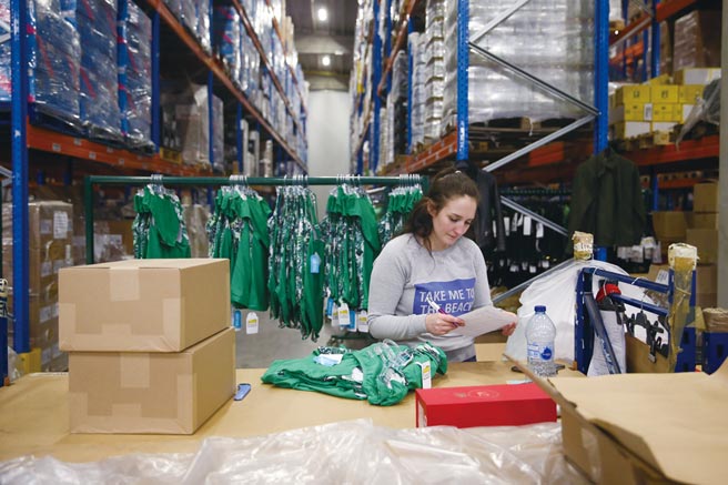 外国人的中国购物车图╱新华社