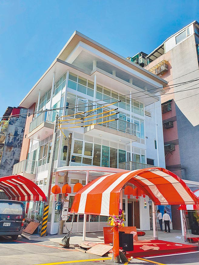 新北市长侯友宜与地方民代、里长30日出席汐止区自强市民活动中心启用典礼；图为自强市民活动中心外观。（叶书宏摄）