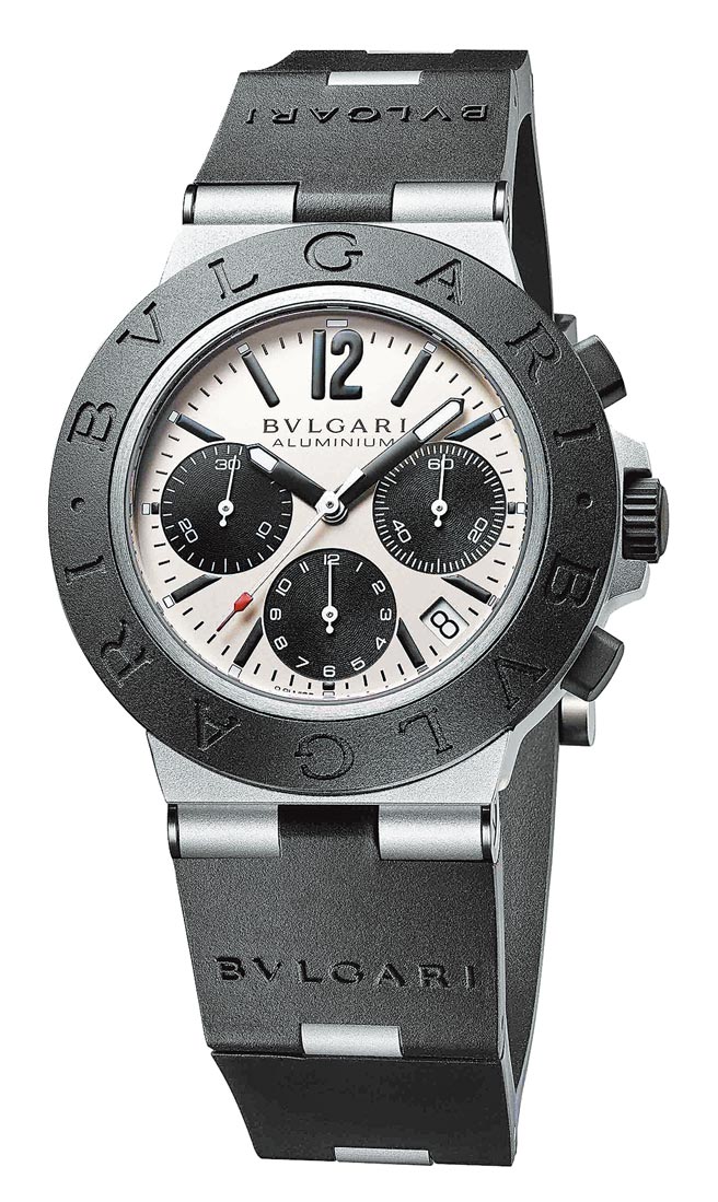 宝格丽总裁特别推荐这款Aluminium腕表，以实惠价格在景气低迷时掀起买气，目前全球缺货中，13万1600元。（BVLGARI提供）