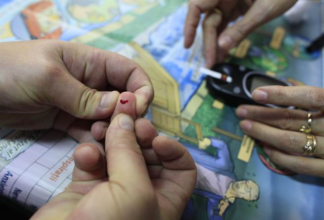 研究证实，油性鱼类较非油性鱼类能降低糖尿病风险。(图/路透社)