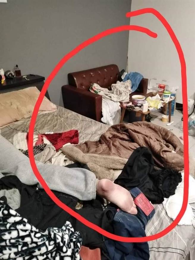 原PO拍下房内情况时，意外拍下女房客的一条腿。（图／爆废公社）