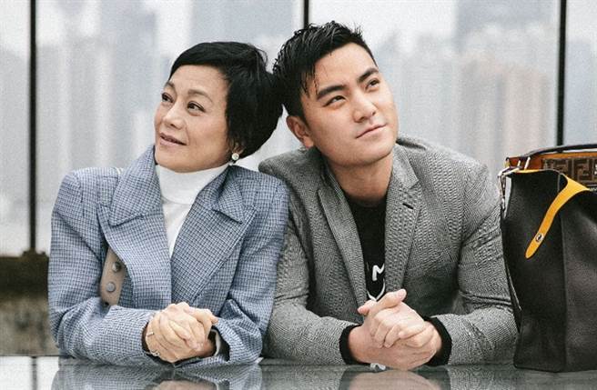 张艾嘉儿子王令尘长相帅气。(图／翻摄自东网)