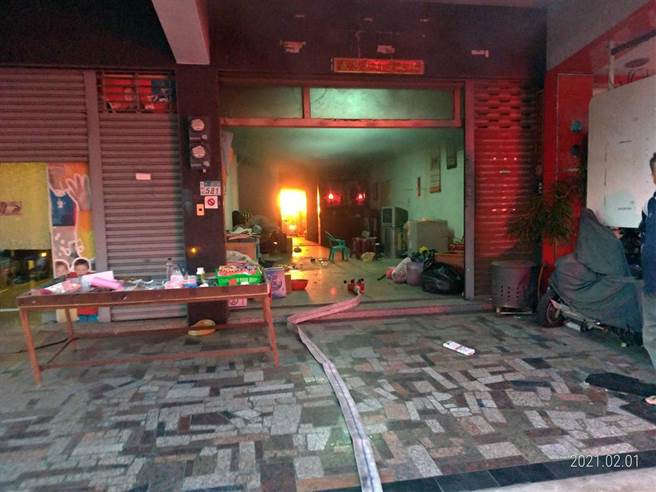 台南市安南区同安路80巷内民宅，1日清晨传出火警。（读者提供／洪荣志台南传真）