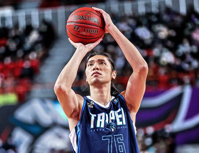 曾文鼎現在的綽號或許可從「大房東」變成「惡房東」了。(富邦勇士提供)