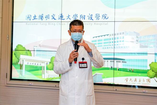 国立阳明交通大学附设医院院长杨纯豪表示，阳大与交大的结合、发展，希望对国家有更好的化学作用，帮国家走出新的大道。（李忠一摄）