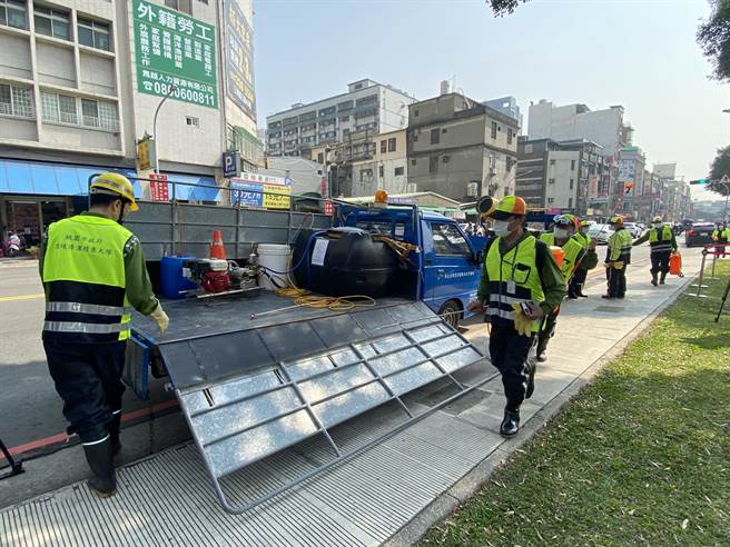桃園市環保局防疫消毒大隊。(蔡依珍攝)
