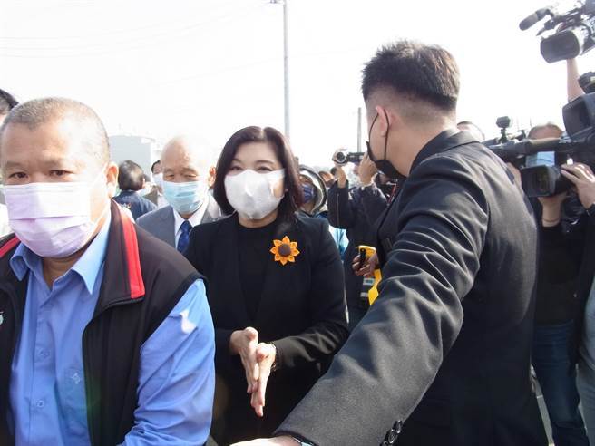 针对赵少康回锅国民党，云林县长张丽善（右二）表示乐观其成。（张朝欣摄）